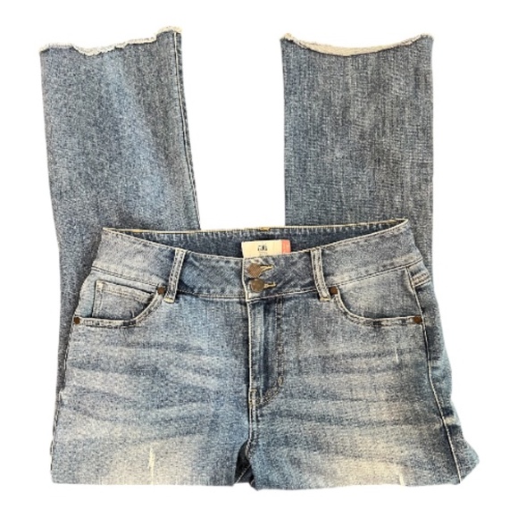 EUC Cabi hi-low crop lightly distressed blue jeans – size 10 - Picture 2 of 9